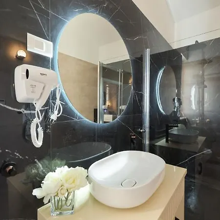 Castello Exclusive With Breakfast - By Ta Leut Agency Affittacamere 4*